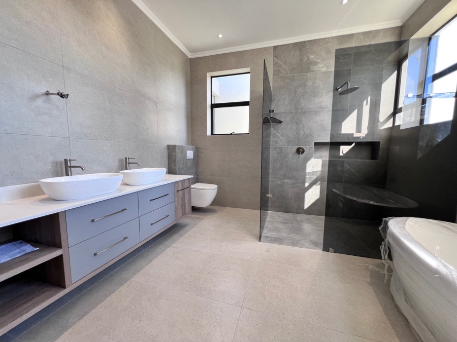 4 Bedroom Property for Sale in Oubaai Western Cape